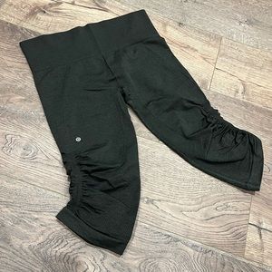 Lululemon Compression Leggings - Capri Length - Olive Colour - Women’s Size 10